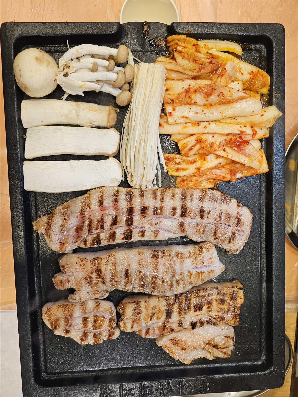 Grilled pork belly with kimchi and mushrooms · 삼겹살, 김치와 버섯